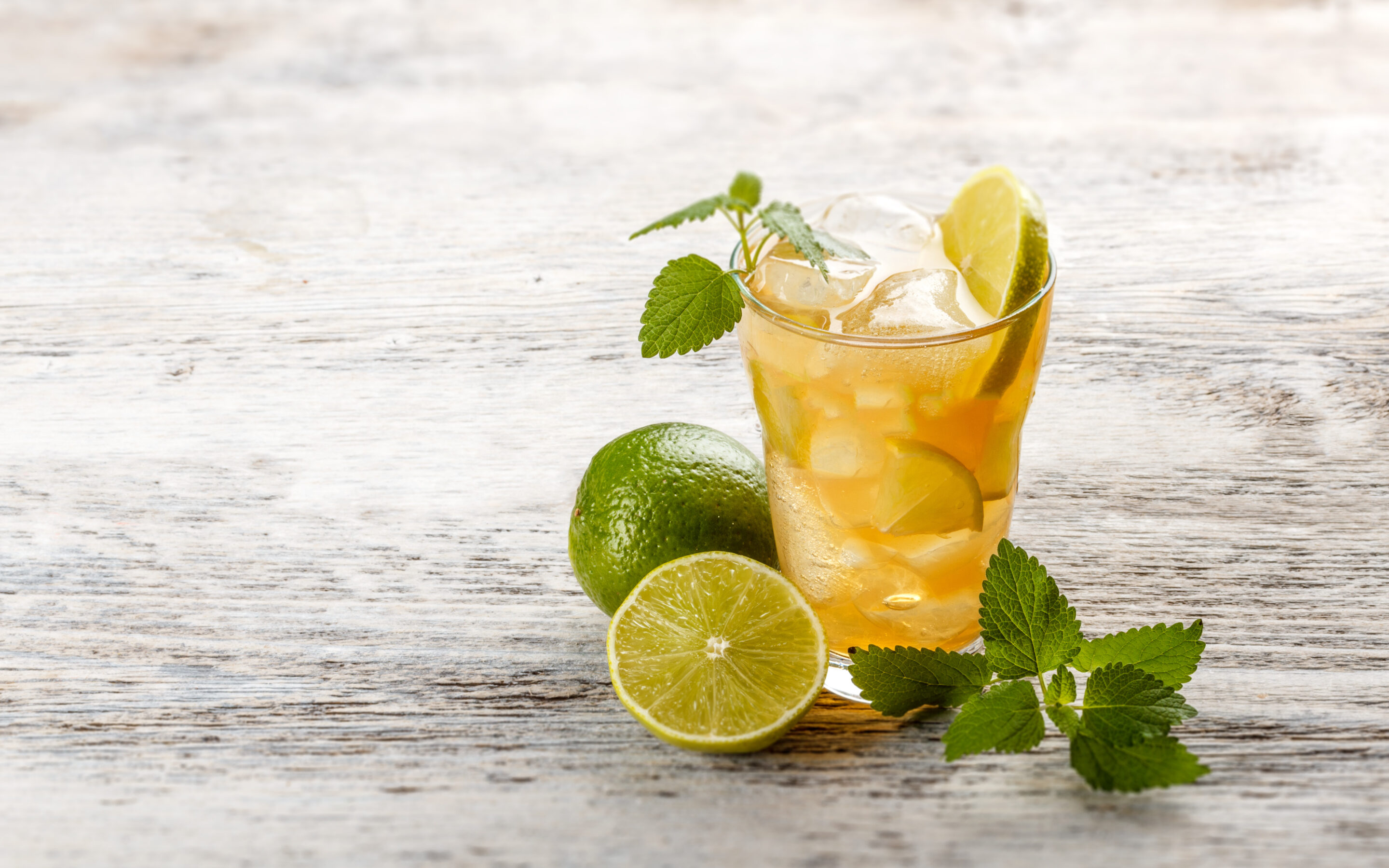 Iced Lemon Green Tea Refreshing Drink With No Refined Sugar   Green Tea Lemonade 2880x1800 